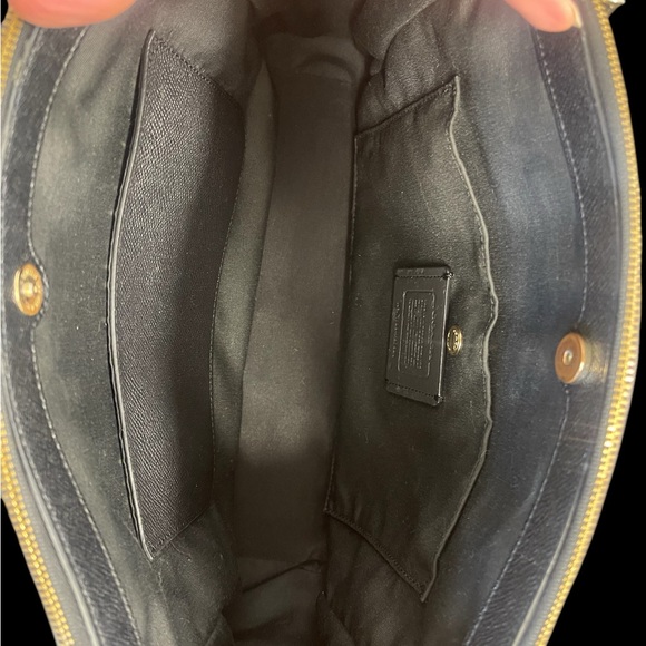 Black coach purse with hidden zip side pockets - Picture 8 of 14